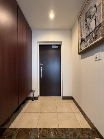 D’グラフォート浜松　D'sTowerの玄関|玄関にはたっぷり収納できるシューズボックスがついているので、片付いた玄関がキープできます。