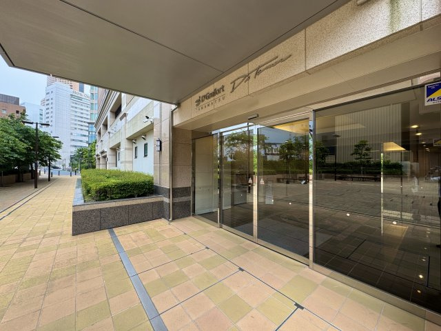 D’グラフォート浜松　D'sTower|エントランス入口の豪華なデザインと丁寧な仕上げが上質な第一印象を演出します。