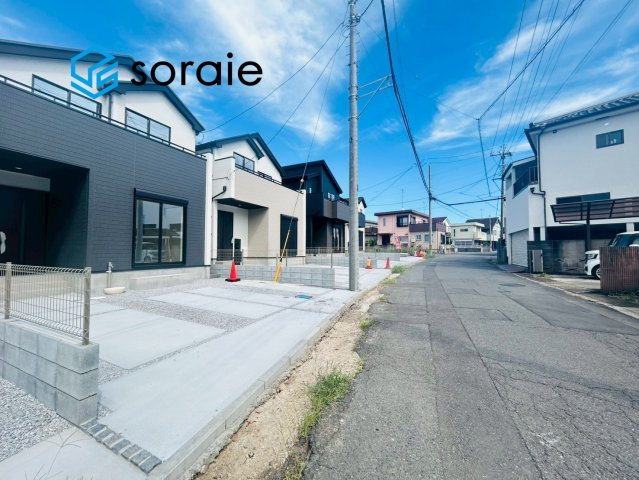 入間市扇台7期　5号棟　新築戸建　グラファーレの前面道路含む現地写真