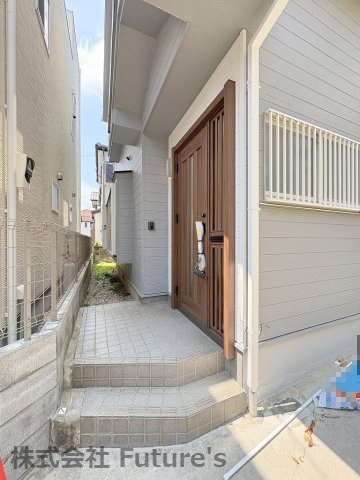 三郷市早稲田6丁目　中古戸建のエントランス|玄関アプローチ