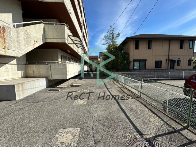 シャトーマキの駐車場