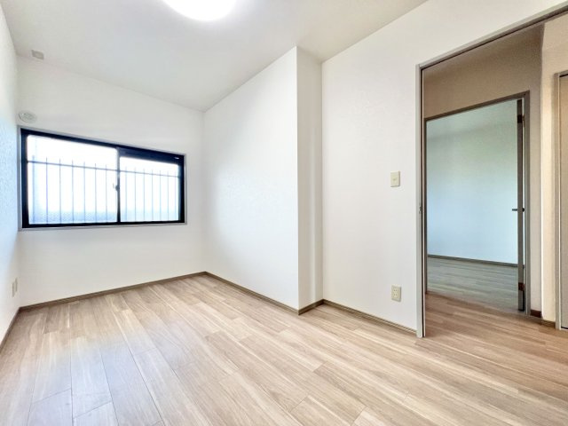 ベルメゾン豊田の洋室|約5.1帖の洋室です。