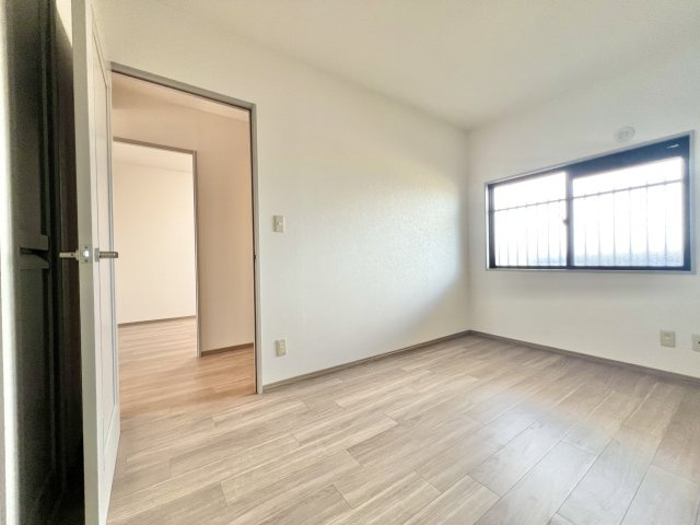 ベルメゾン豊田の洋室|約5.6帖の洋室です。