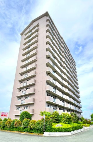 ベルメゾン豊田の外観|豊田町駅近くに立地する、存在感のあるマンションです。