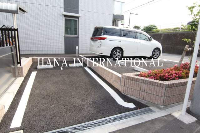 インテリオーラの駐車場