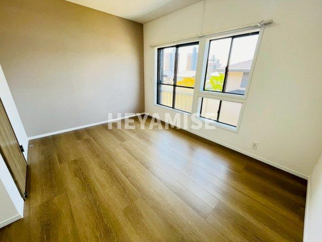 長崎市かき道2丁目戸建の洋室