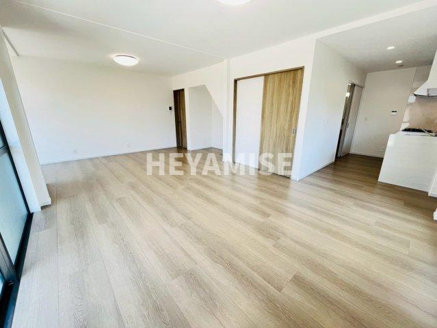 長崎市かき道2丁目戸建の居間・リビング