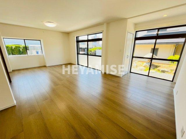 長崎市かき道2丁目戸建の居間・リビング