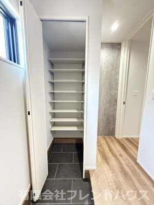【玄関】 | 阿品台1丁目戸建 | シューズクローク