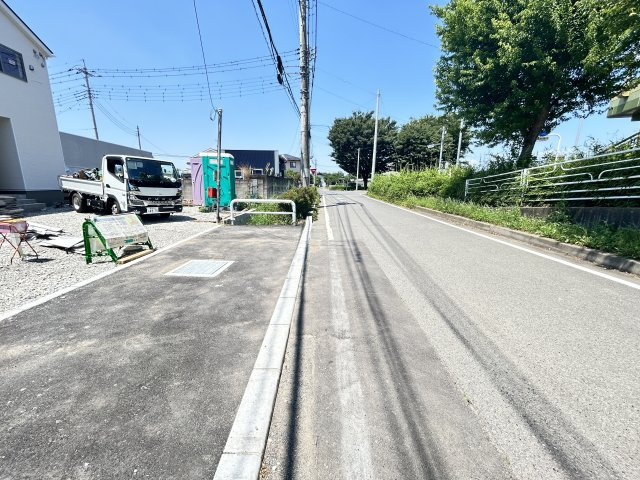 新築　前橋市女屋町第１　クレイドルガーデン　１号棟の前面道路含む現地写真|現地写真　北側接道幅員約5ｍ
