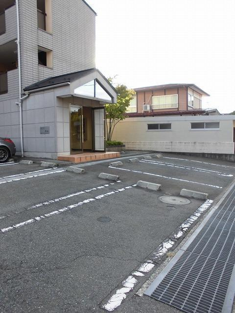 パラディーゾ春日町の駐車場|駐車場
