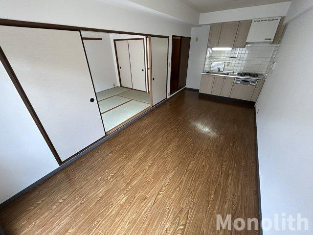 光明池サニーハイツの居間・リビング