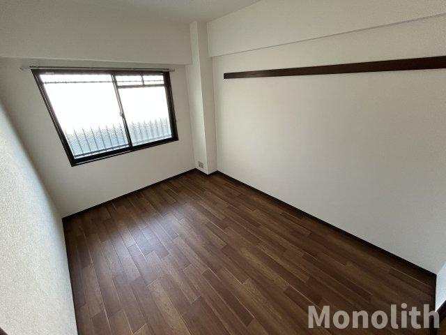 光明池サニーハイツの洋室