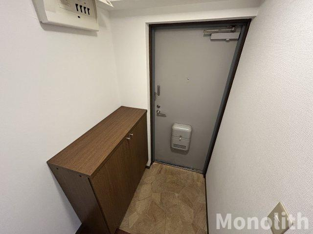 光明池サニーハイツの玄関