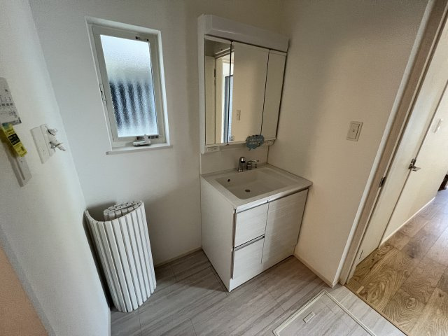 明石市中朝霧丘　新築一戸建の独立洗面台