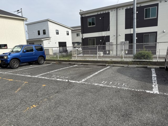 セジュール東川C棟の駐車場