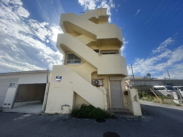 沖縄市美里1丁目　テナントビル