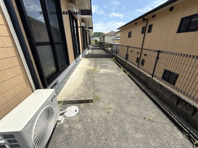 ヴィラ・ソレイユの駐車場