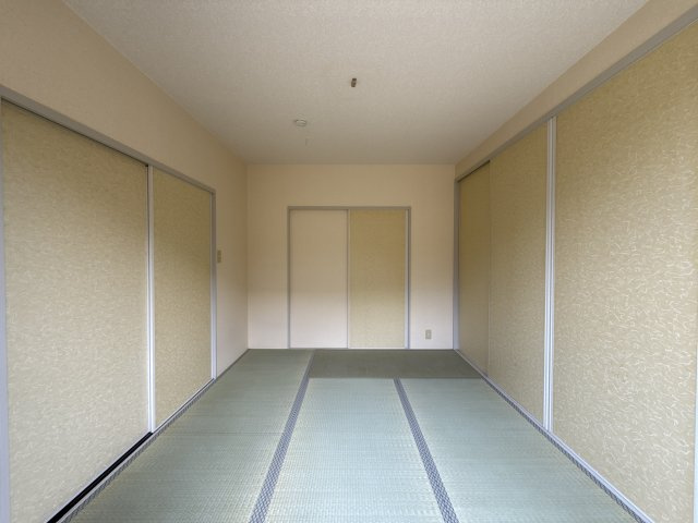 ヴィラ・ソレイユの和室