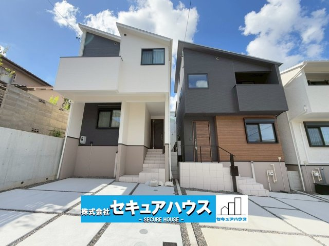 【今からでもご案内可能】豊明市前後町仙人塚I 全3棟 Ctypeの外観|■現地外観写真
Btype、（写真右）Ctype（写真左）完成！
駐車並列2台可能！オプション工事でカーポート設置などいかがでしょうか。その他にも、フェンスなどの「オプション工事」もご提案いたします♪