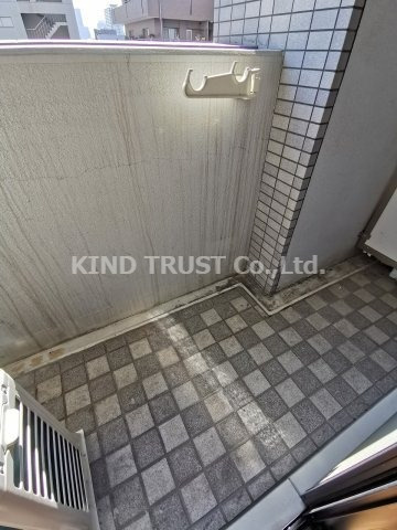 ホープシティー天神橋のバルコニー|暖かな日差しのふりそそぐバルコニー