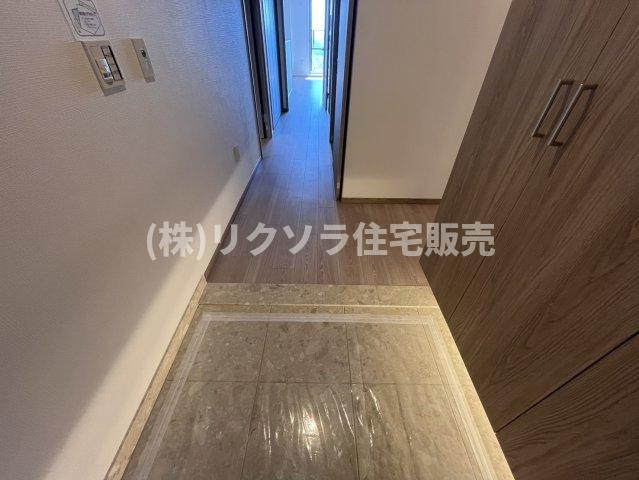 ロイヤルメドゥ香里園タワーの内装|大型シューズボックス付き
■物件内覧・資金計画相談・住宅ローン相談、リフォーム相談、お問合せ受付中■
※当日・翌日のご内覧、ご相談はお電話でのお問合せがスムーズです！