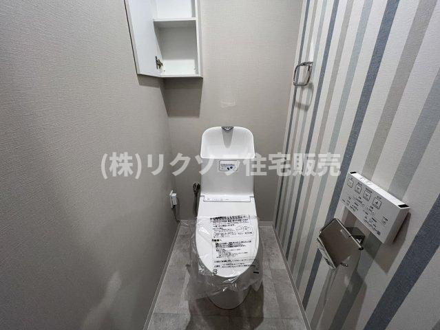 ロイヤルメドゥ香里園タワーのトイレ|温水洗浄便座付き
■物件内覧・資金計画相談・住宅ローン相談、リフォーム相談、お問合せ受付中■
※当日・翌日のご内覧、ご相談はお電話でのお問合せがスムーズです！