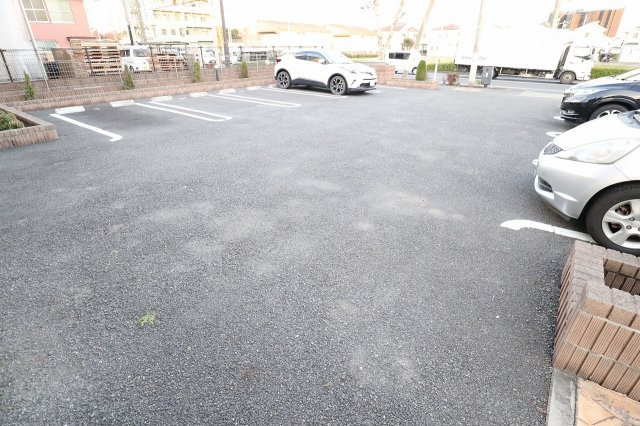 カルムコートの駐車場