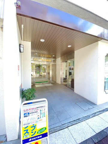 メゾン茨木西駅前のエントランス