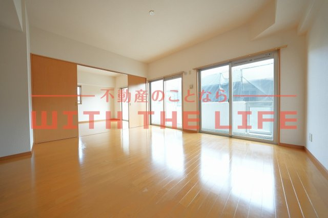 グランドゥール【10,000円キャッシュバック対象物件】の居間・リビング|こちらのリビングで趣味の時間をお楽しみください