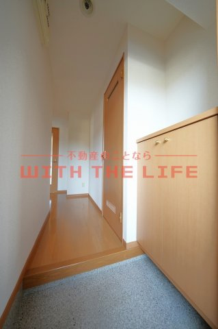 グランドゥール【10,000円キャッシュバック対象物件】の玄関|明るい玄関です