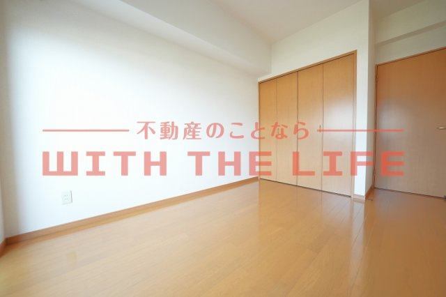 グランドゥール【10,000円キャッシュバック対象物件】の寝室|落ち着いた色調の寝室です