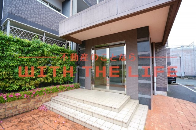 グランドゥール【10,000円キャッシュバック対象物件】のエントランス|落ち着いたエントランスです