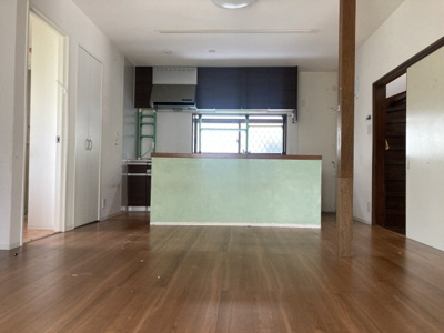 【居間・リビング】 | 平岡町新在家中古戸建