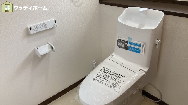 越谷市大道　中古一戸建てのトイレ