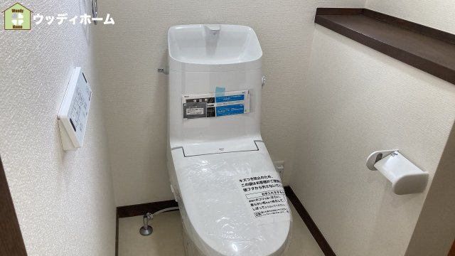 越谷市大道　中古一戸建てのトイレ