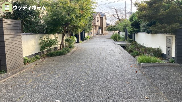 越谷市大道　中古一戸建ての前面道路含む現地写真