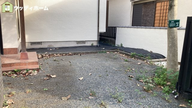 越谷市大道　中古一戸建ての駐車場