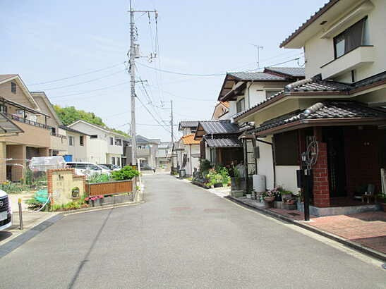 【前面道路含む現地写真】