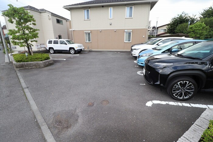 ビバーチェ 美松の駐車場