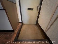 フラワーハイツの玄関