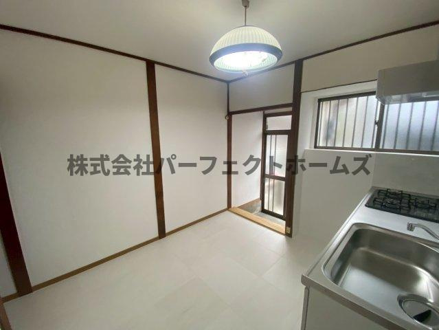 渚東町テラスハウスの居間・リビング|ゆったりとした居間です