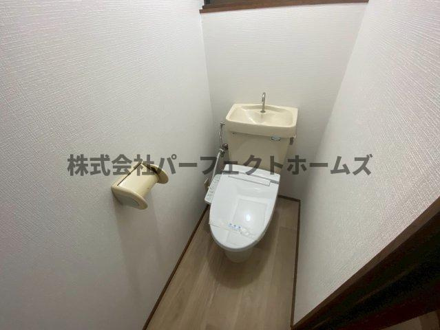 渚東町テラスハウスのトイレ|シンプルで使いやすいトイレです