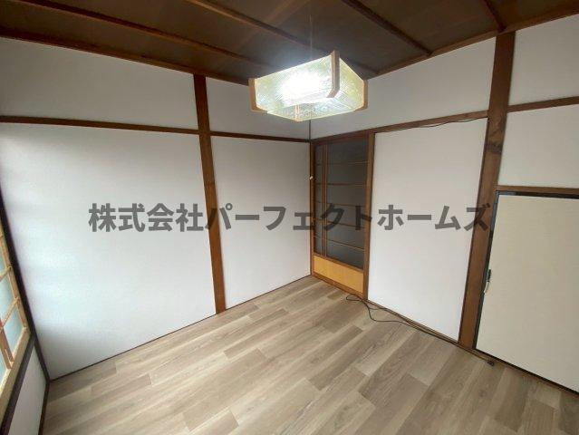 渚東町テラスハウスの寝室|落ち着いた色調の寝室です