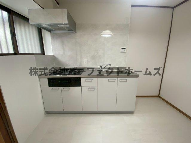 渚東町テラスハウスのキッチン|きれいなキッチンです