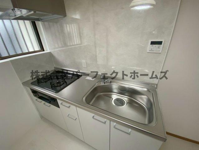 渚東町テラスハウスのキッチン|使いやすいキッチンです