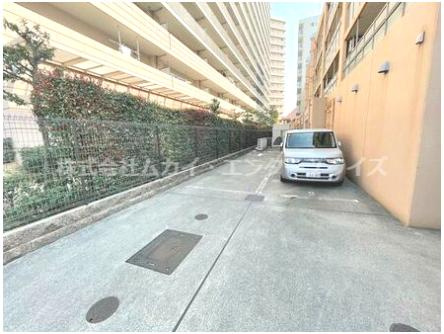 加島プレミアビルの駐車場