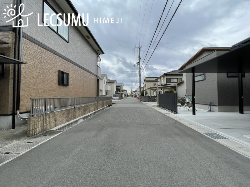 姫路市飾磨区今在家北2丁目3区画/売土地の前面道路含む現地写真