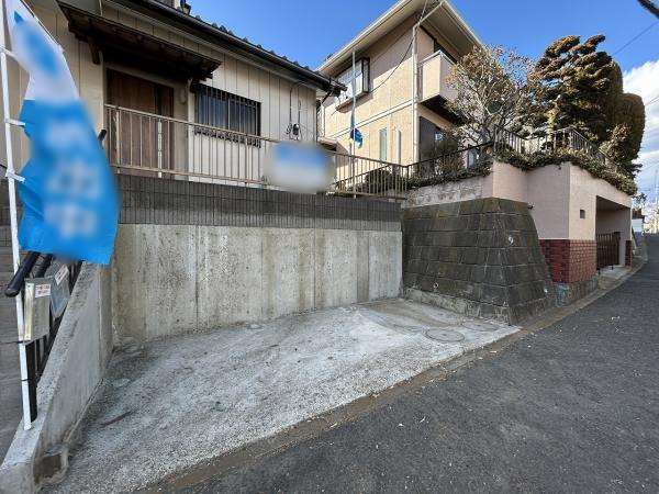 土浦市永国東町　中古戸建ての駐車場|カースペースは1台完備。


