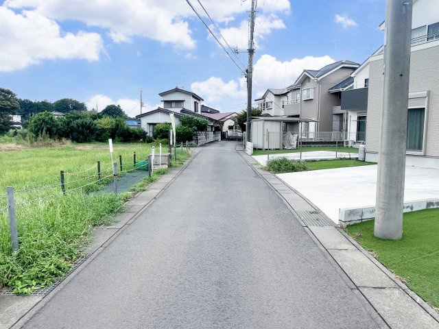 土浦市永国　中古戸建ての前面道路含む現地写真|交通量の少ない道路なので安心♪